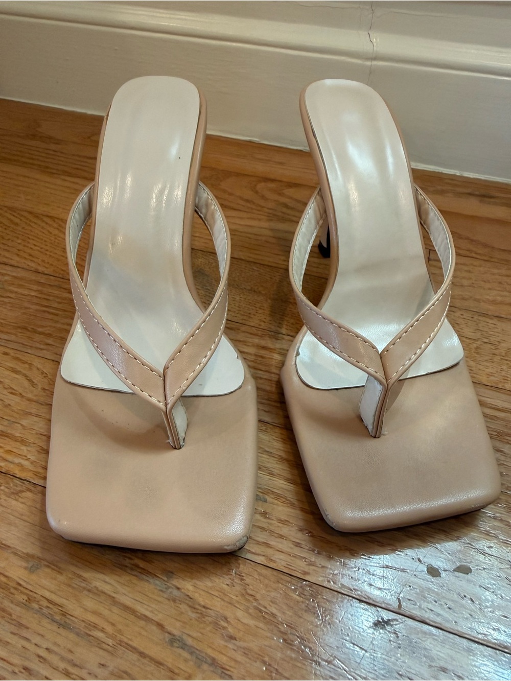 Women’s Nude Square-Toe Thong Heeled Sandals size 6.5
